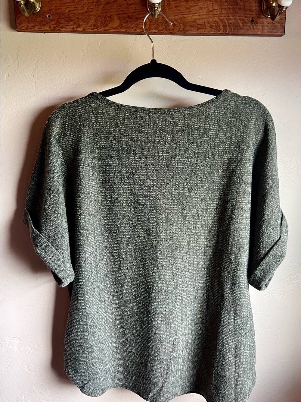 Max Studio Olive Green lightweight knit sweater - Picture 2 of 4